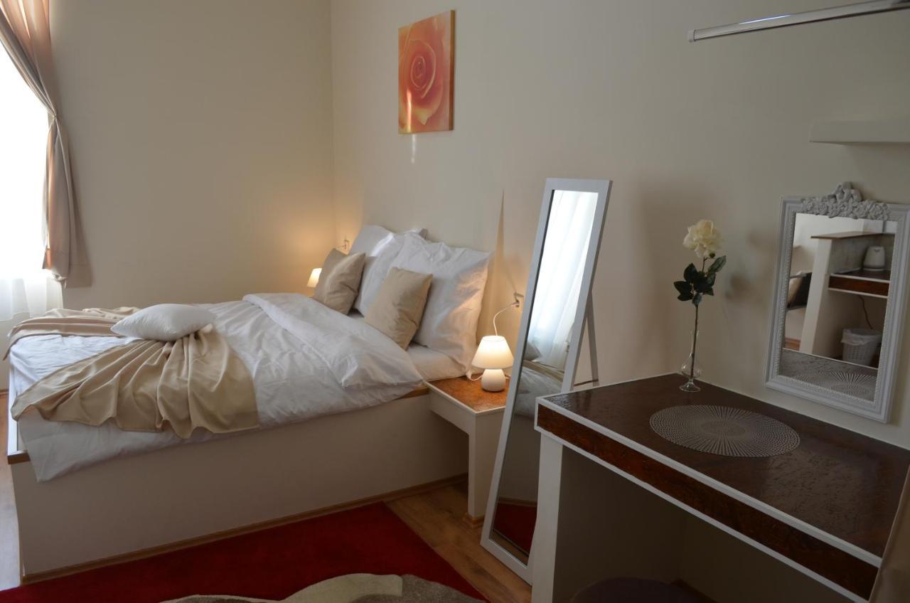 Rooms & Apartments Infinity Rijeka Bagian luar foto