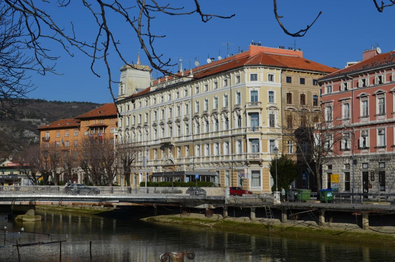 Rooms & Apartments Infinity Rijeka Bagian luar foto