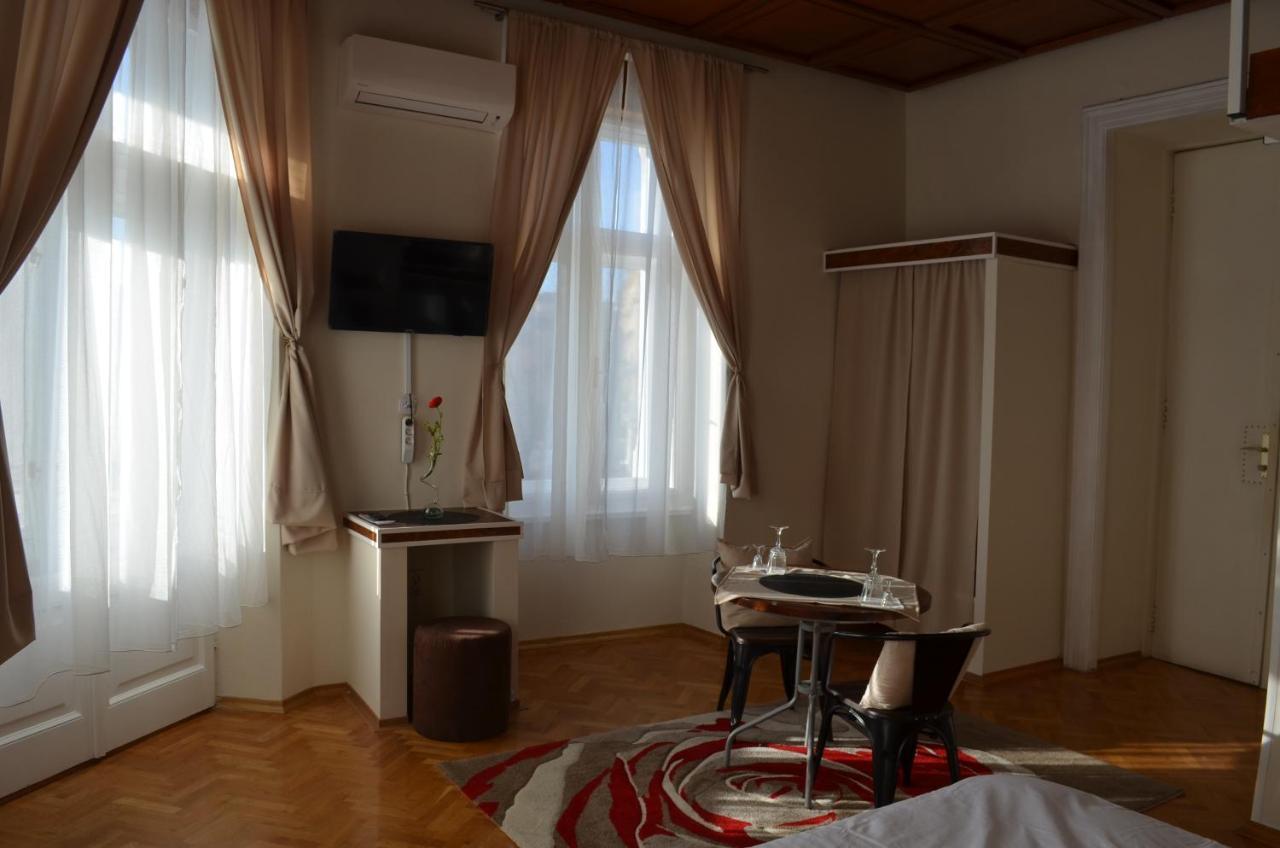 Rooms & Apartments Infinity Rijeka Bagian luar foto