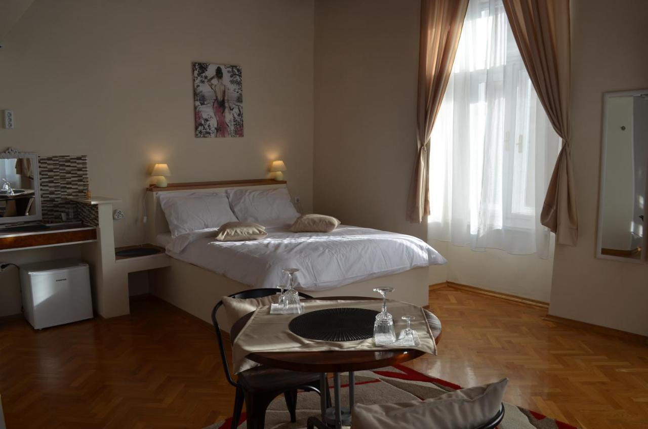 Rooms & Apartments Infinity Rijeka Bagian luar foto