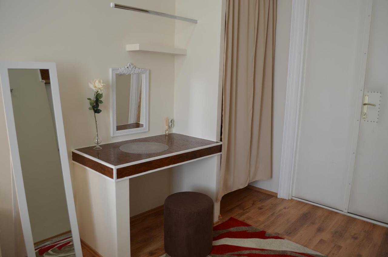 Rooms & Apartments Infinity Rijeka Bagian luar foto