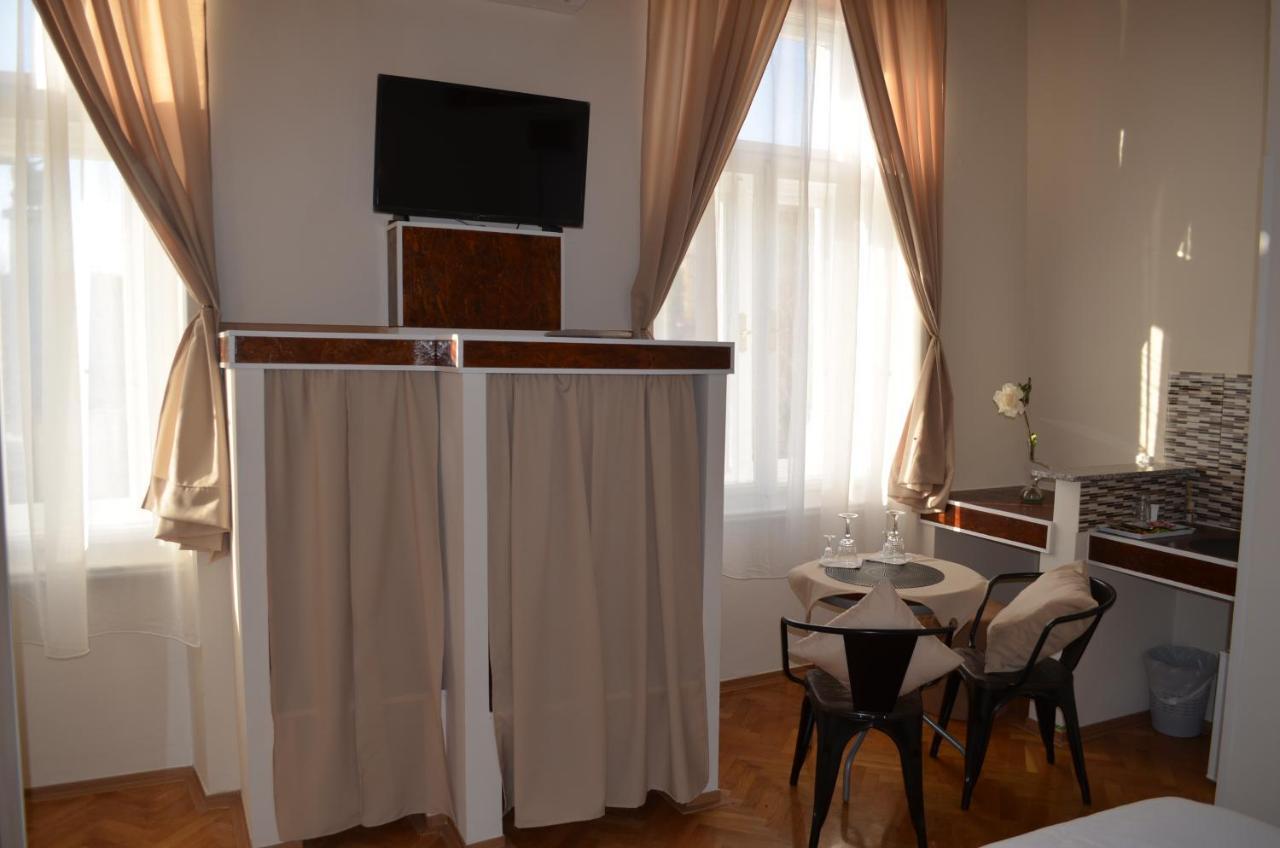 Rooms & Apartments Infinity Rijeka Bagian luar foto