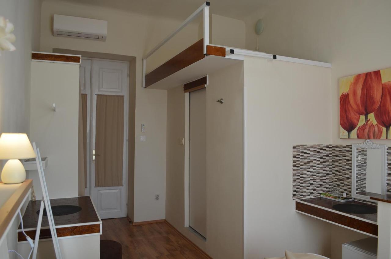 Rooms & Apartments Infinity Rijeka Bagian luar foto