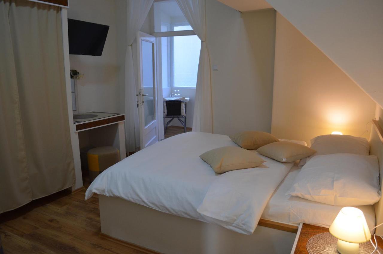 Rooms & Apartments Infinity Rijeka Bagian luar foto