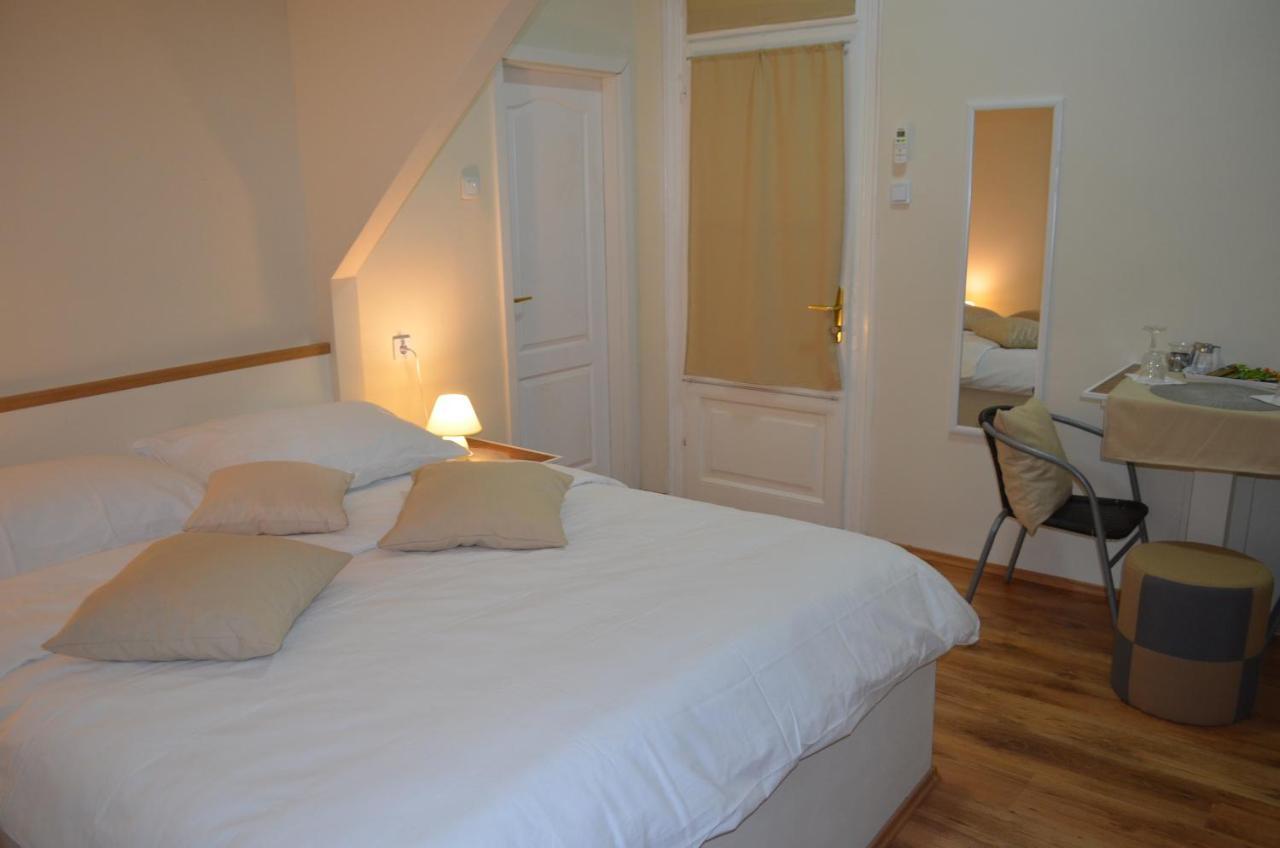 Rooms & Apartments Infinity Rijeka Bagian luar foto
