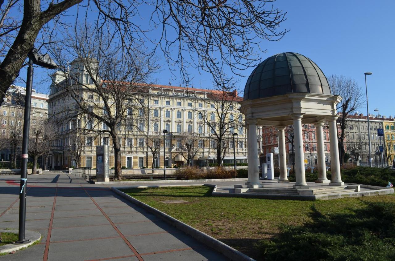 Rooms & Apartments Infinity Rijeka Bagian luar foto